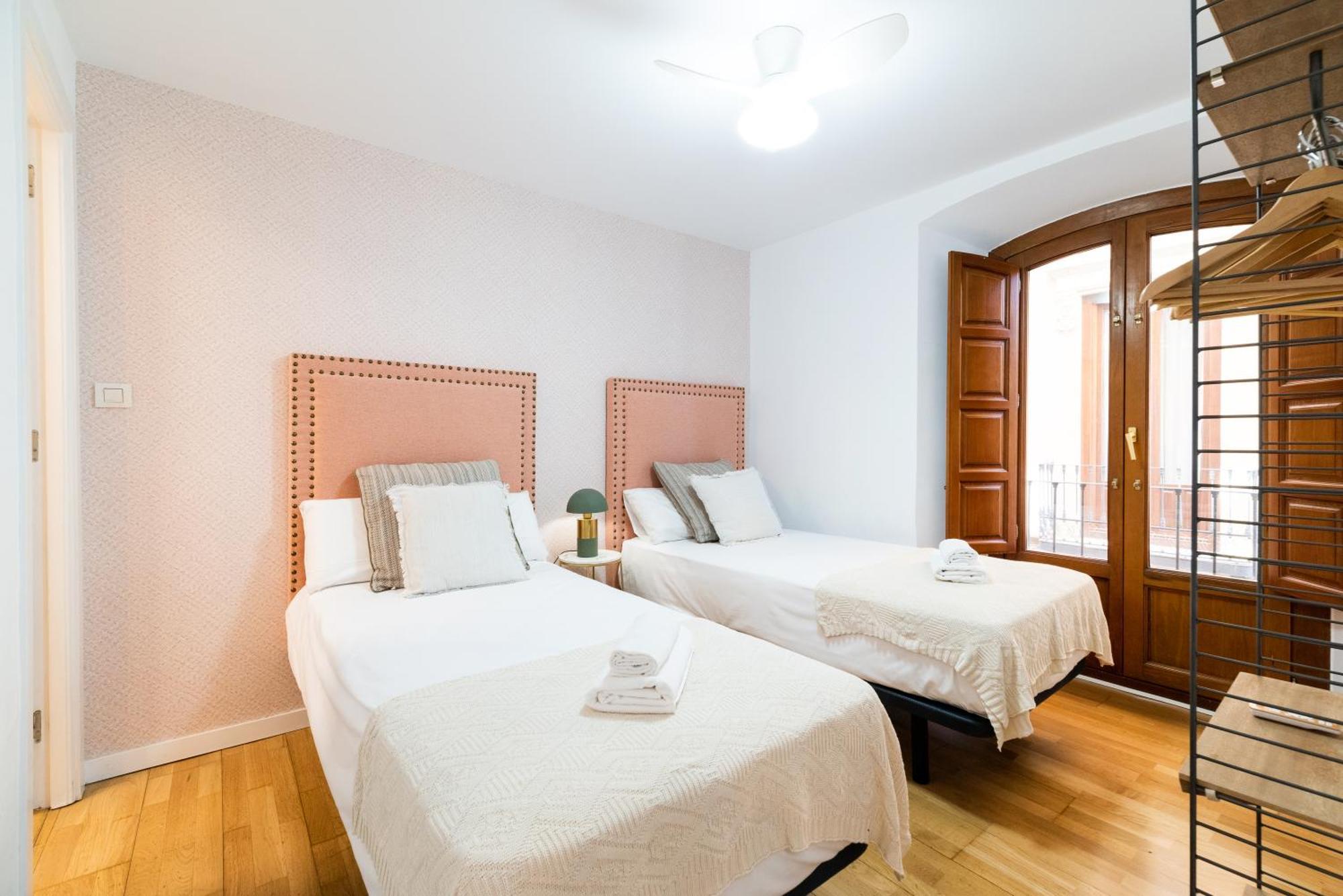 Moderno Apartamento En Granada Centro Kültér fotó